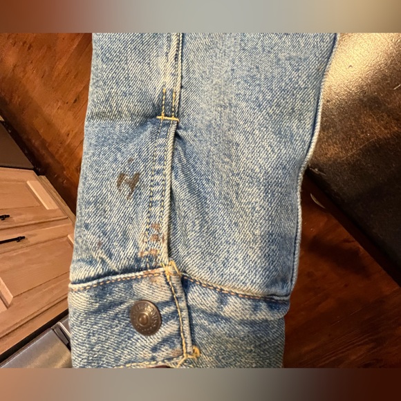 Levi’s Type III Sherpa Trucker Jacket in Color Mustard - Medium Wash - Picture 12 of 13